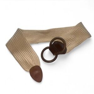 💕 Vintage No brand knit  belt cream wooden buckle leather